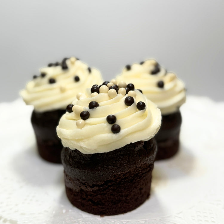CUPCAKES-CHOCOLATEWVANILLAFROSTING-2025-1_2.jpg