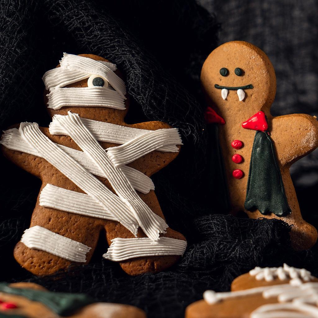 HALLOWEEN_GINGERPEOPLE.jpg