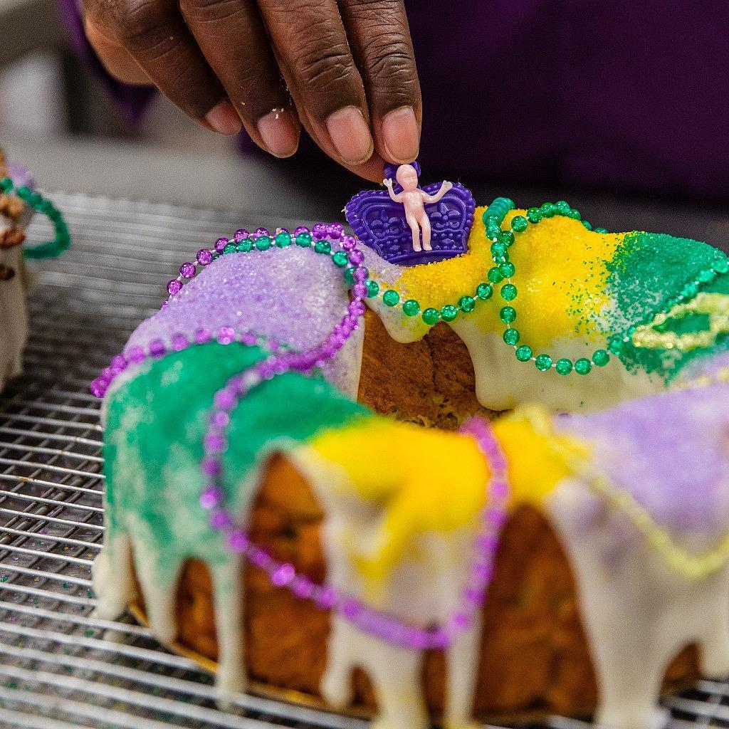 MARDI_GRAS_-_King_Cake.jpg