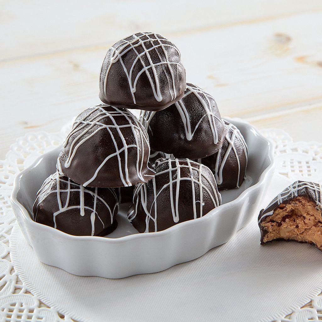 PeanutButterTruffles_GF_Truffles_CakeBalls-medium.jpg